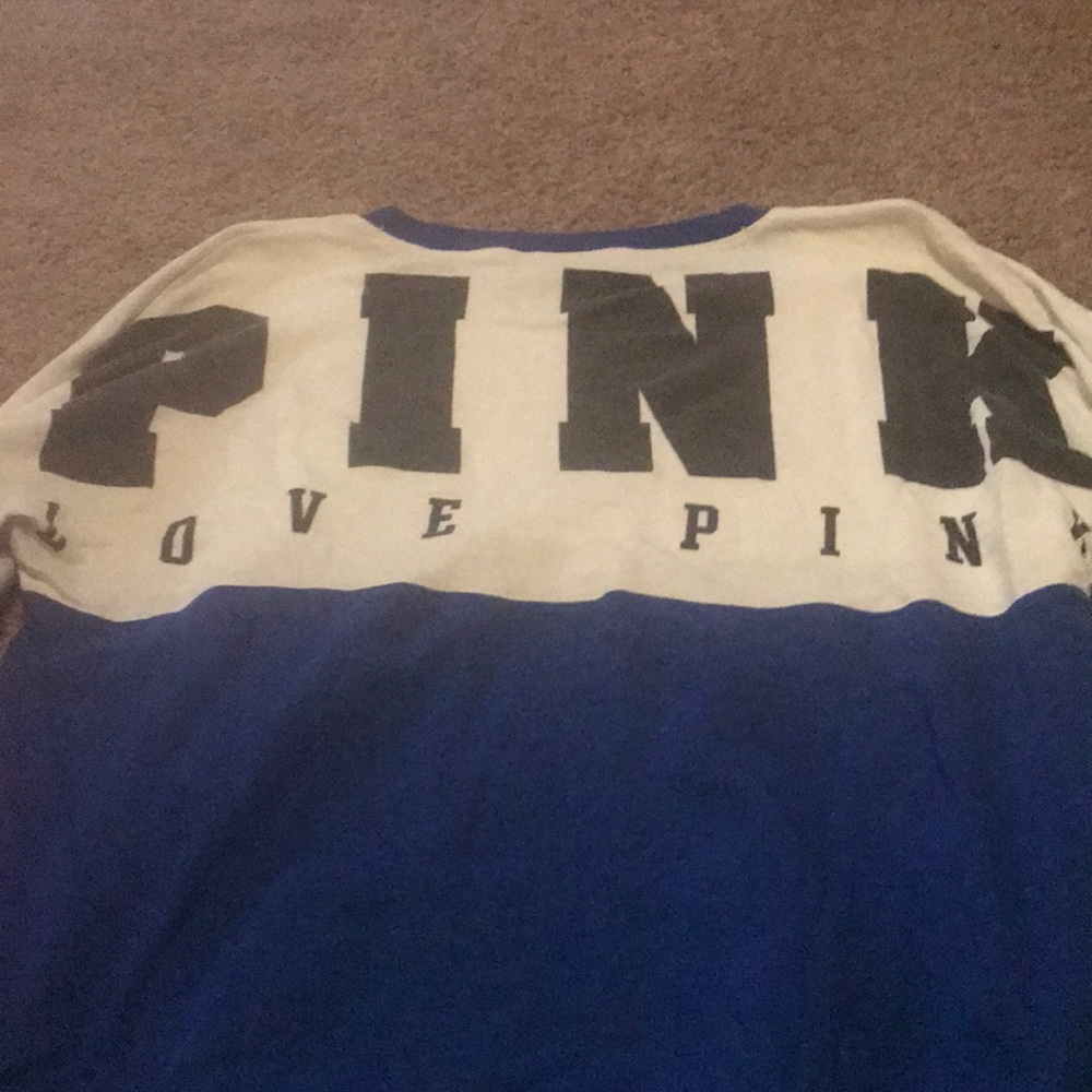 Set of 2 women’s large VS pink sweatshirts - Picture 4 of 4
